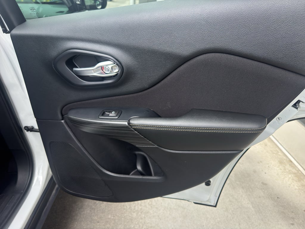 2016 Jeep Cherokee Sport