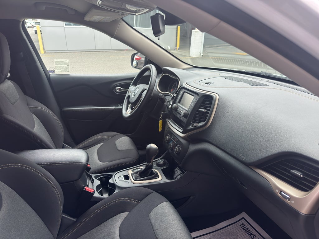 2016 Jeep Cherokee Sport