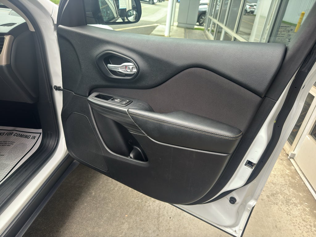 2016 Jeep Cherokee Sport