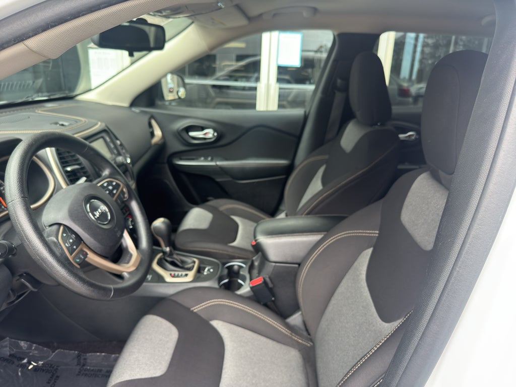 2016 Jeep Cherokee Sport