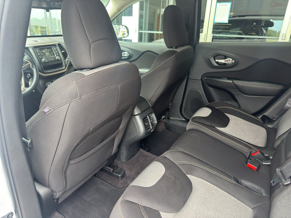 2016 Jeep Cherokee Sport