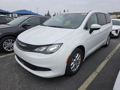 2023 Chrysler Voyager LX