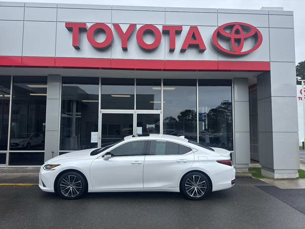 2022 Lexus ES 300h Base