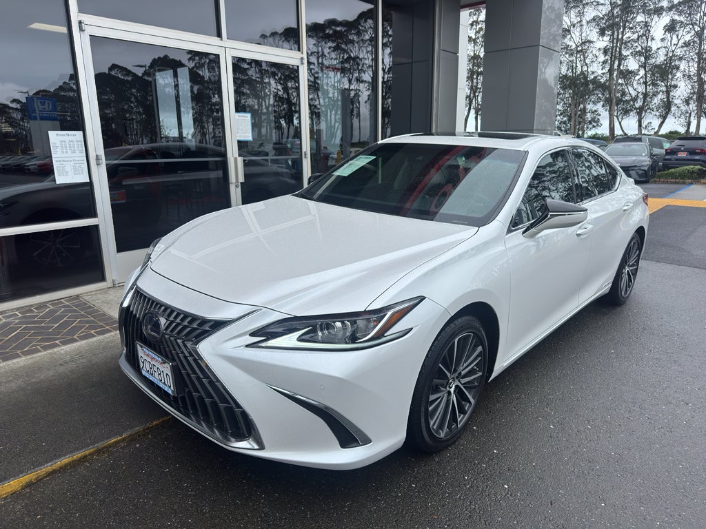 2022 Lexus ES 300h Base