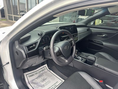 2022 Lexus ES 300h Base