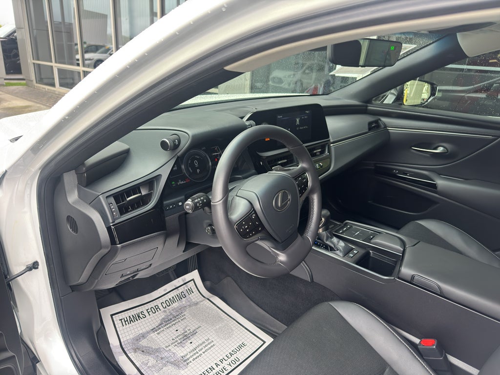 2022 Lexus ES 300h Base
