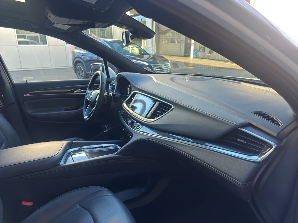 2022 Buick Enclave Essence