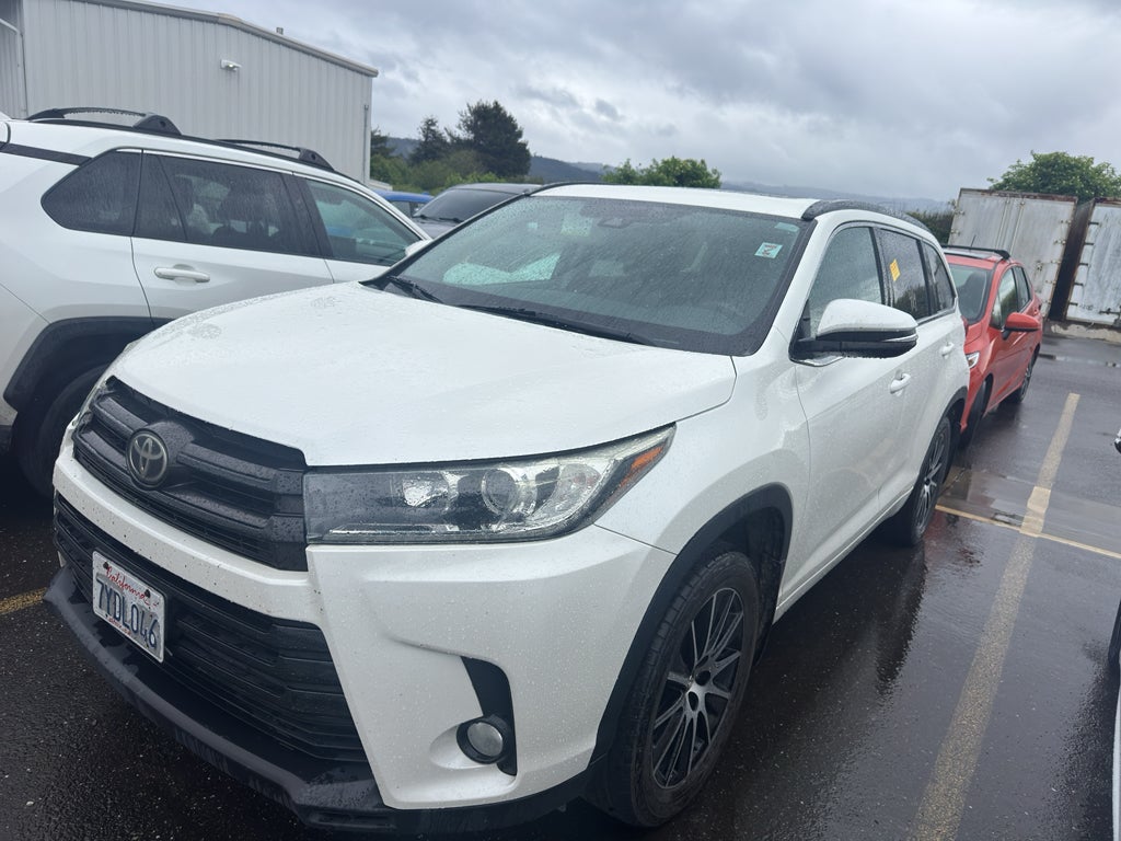 2017 Toyota HIGHLANDER SE