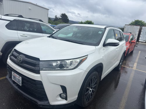2017 Toyota HIGHLANDER SE