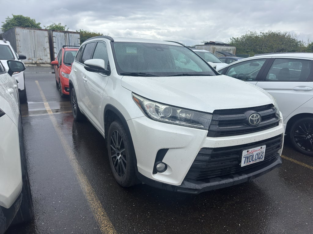 2017 Toyota HIGHLANDER SE