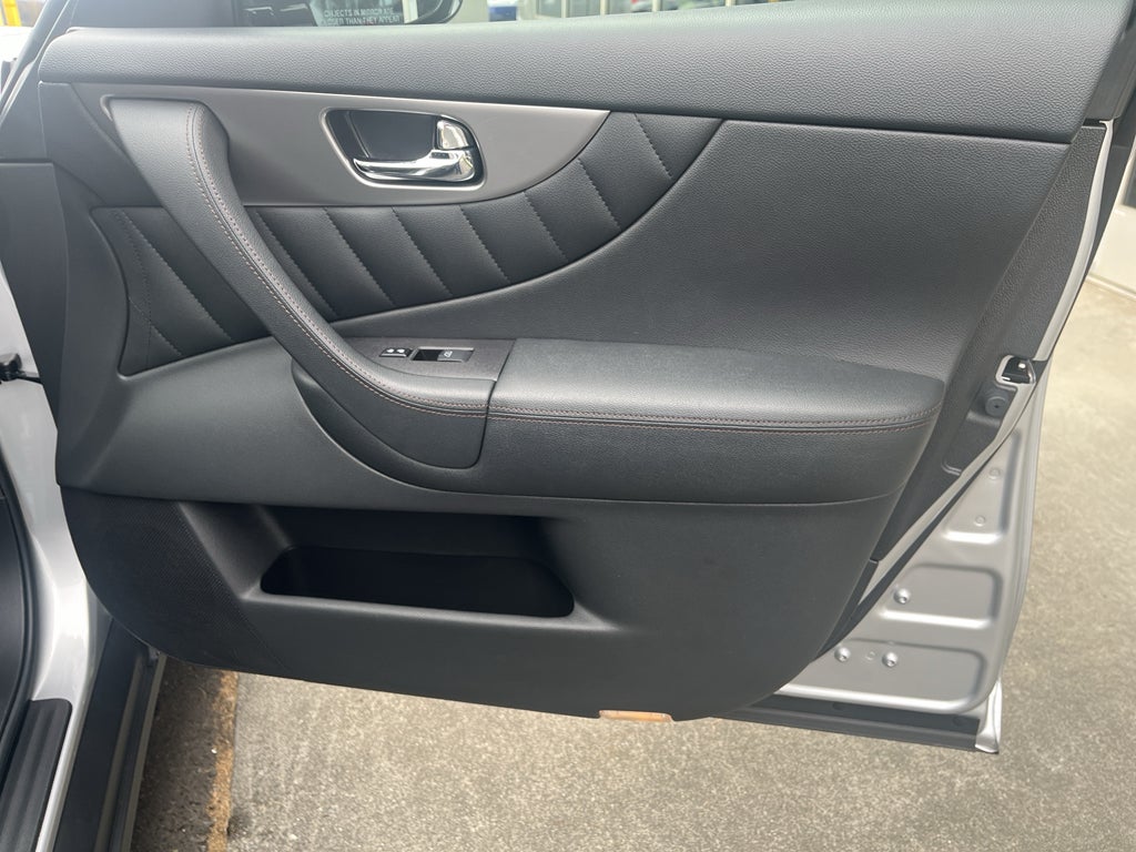 2017 INFINITI QX70 Base