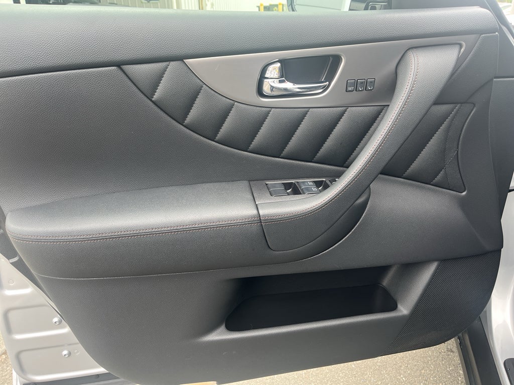 2017 INFINITI QX70 Base