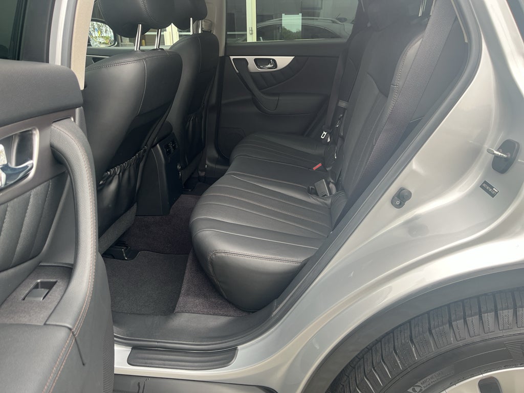2017 INFINITI QX70 Base