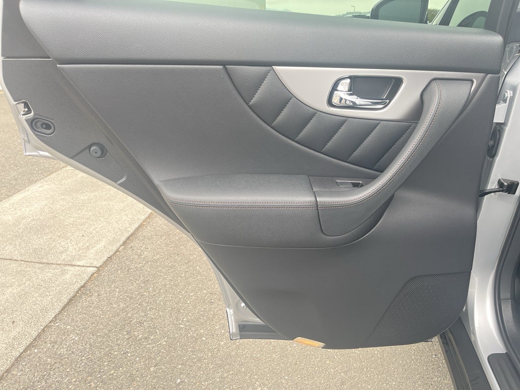 2017 INFINITI QX70 Base